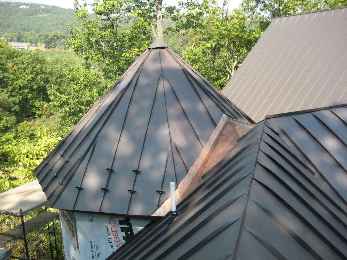 Professional Roof Tarp Installation by Craftsman Roofing in Heather Knoll